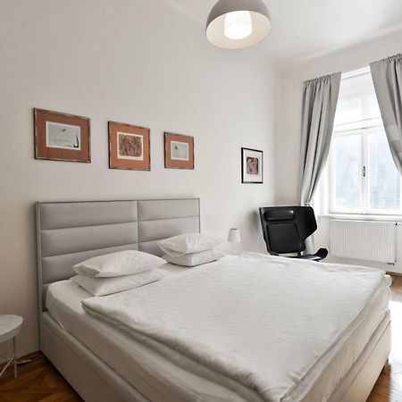 Kafka'S Head Apartment Πράγα Εξωτερικό φωτογραφία