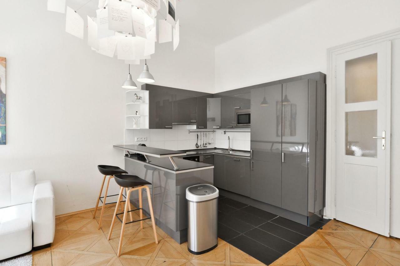 Kafka'S Head Apartment Πράγα Εξωτερικό φωτογραφία